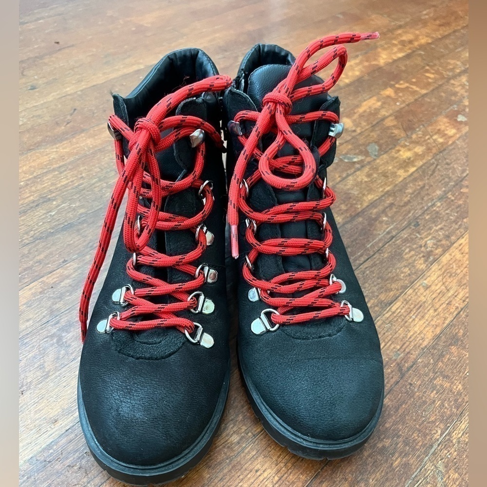 Steve Madden | Lora Black Leather Red Shoelace Hiker Combat Boots